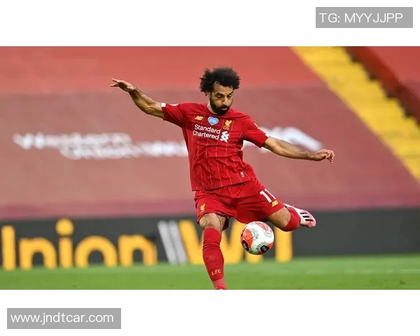 足球巨星亲自上脚实测新款战靴展现速度与力量的完美融合