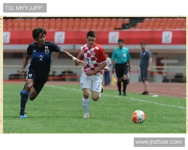 足球明星跌倒赛场背后的心酸故事与崛起之路揭秘