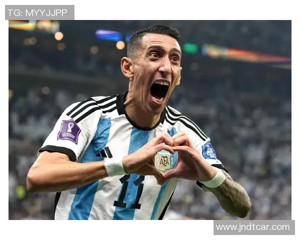 足球球星卡开盒编年史：探寻传奇瞬间与珍稀收藏的无尽魅力