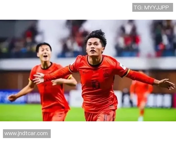 路人假扮足球球星引发街头热议真实与假象的边界在哪里